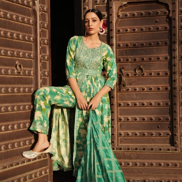 Suits - Picture 3 of 4